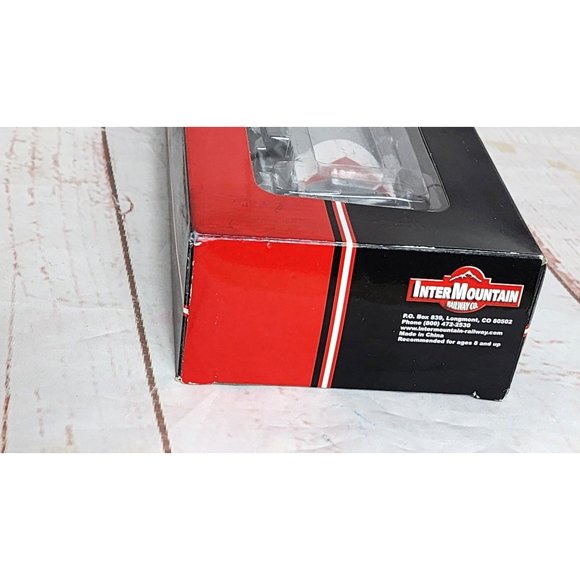 Inter Mountain Railway Co.45221-05 Cylindrical Covered CP Silver Car Model Train - Picture 6 of 11